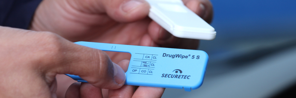 Drogenschnelltest DrugWipe 5 S in Gebrauch