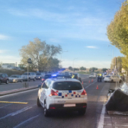Polizeiauto im Einsatz auf Straße in Spanien