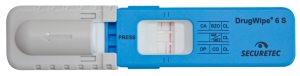 Blau-weißer Drogenschnelltest DrugWipe 6S positiv auf Canabis und Kokain