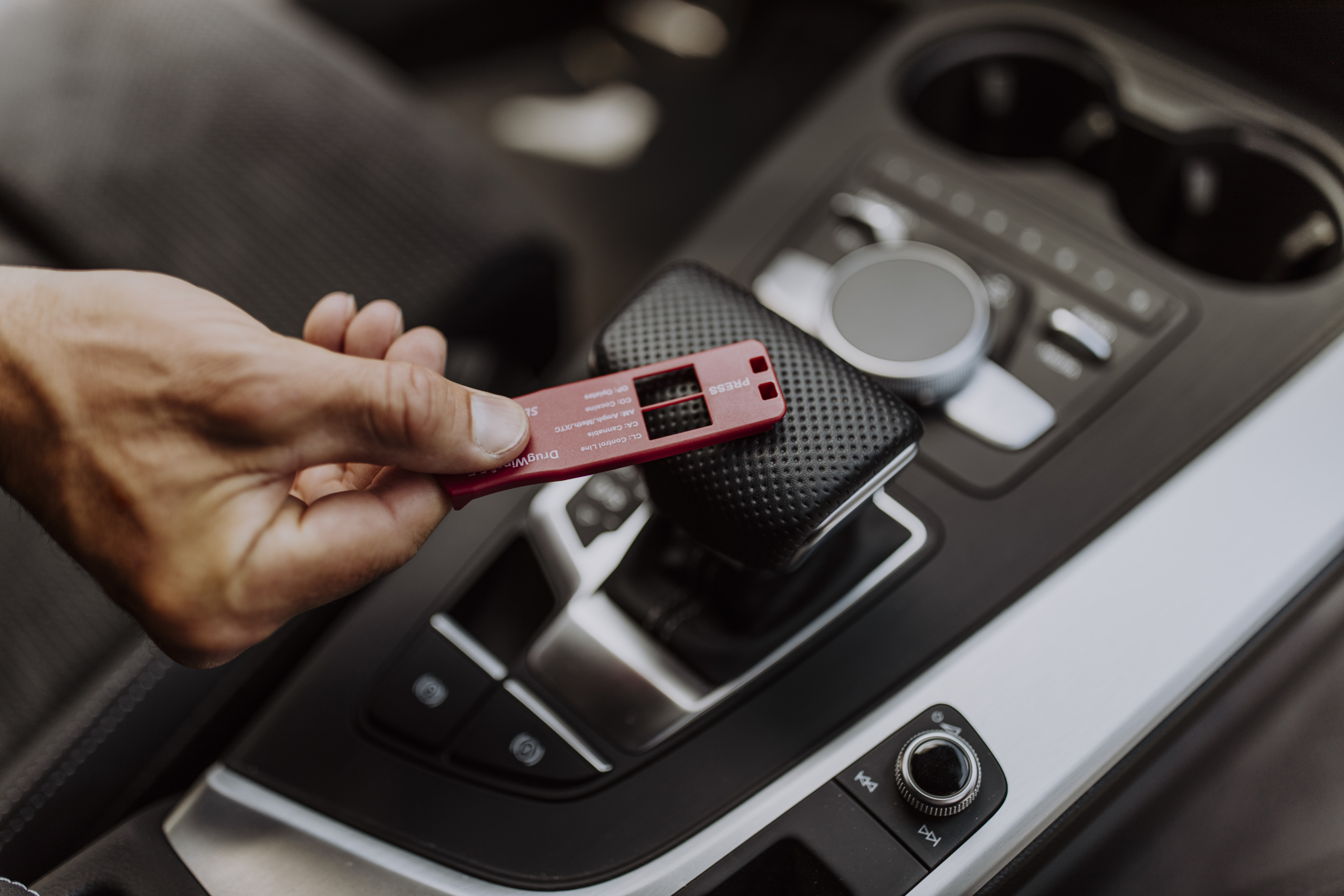 _MG_4013_DrugWipe F detects gear change_300dpi DrugWipe F detects gear change