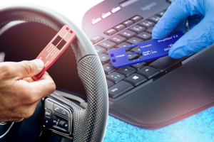Drogenschnelltest DrugWipe A+F auf einer Tastatur und einem Lenkrad